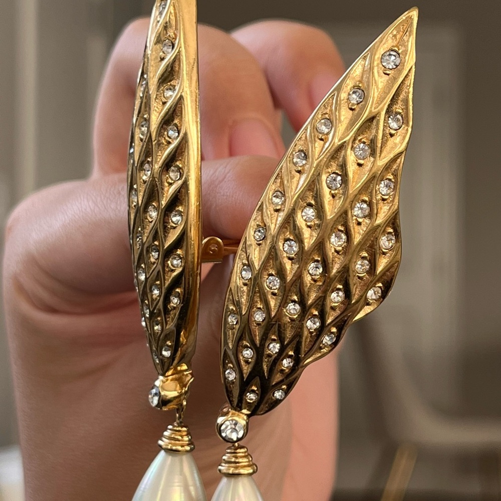 SOLD Vintage Christian Dior Angel’s Wings Rhinestone Pearl Dangle Gold Earrings - Picture 8 of 13
